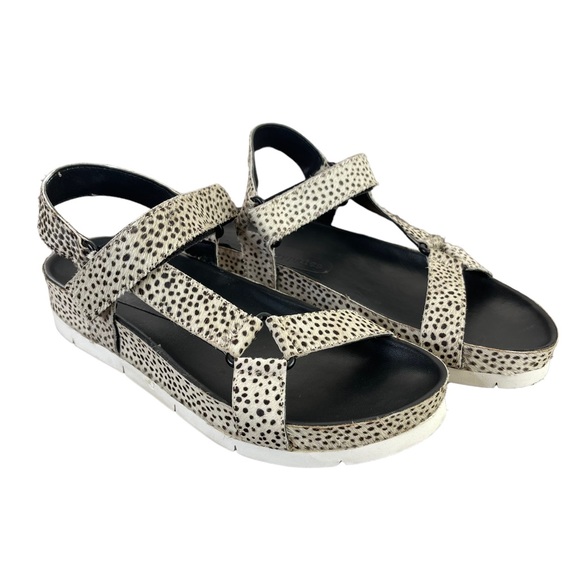 BAND OF GYPSIES Women Black & White Cow Hair Sandal Size 7 Spots Footbed Shoes - Picture 1 of 7